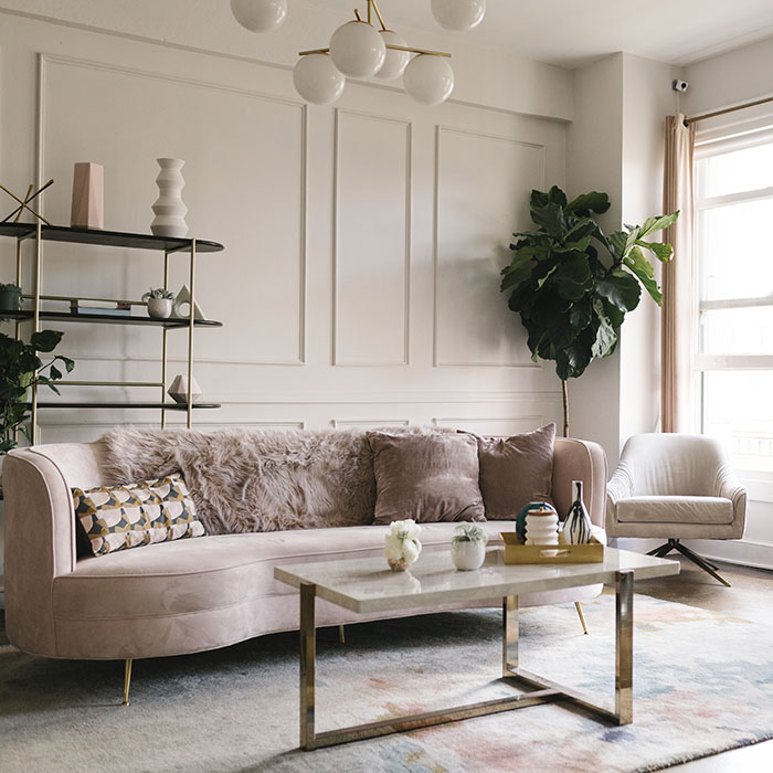 Modern eingerichtetes Wohnzimmer in gepflegter Mietwohnung unter Verwaltung einer Immobilienverwaltung